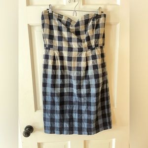 Ombré blue GAP 10. Pockets. Built in sticky around the top for hold. Like new!